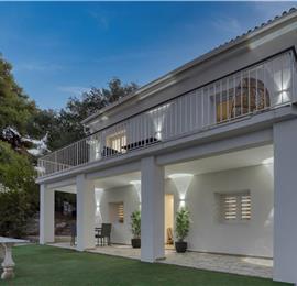 4 bedroom villa with pool by the sea, near Corfu town, sleeps 8